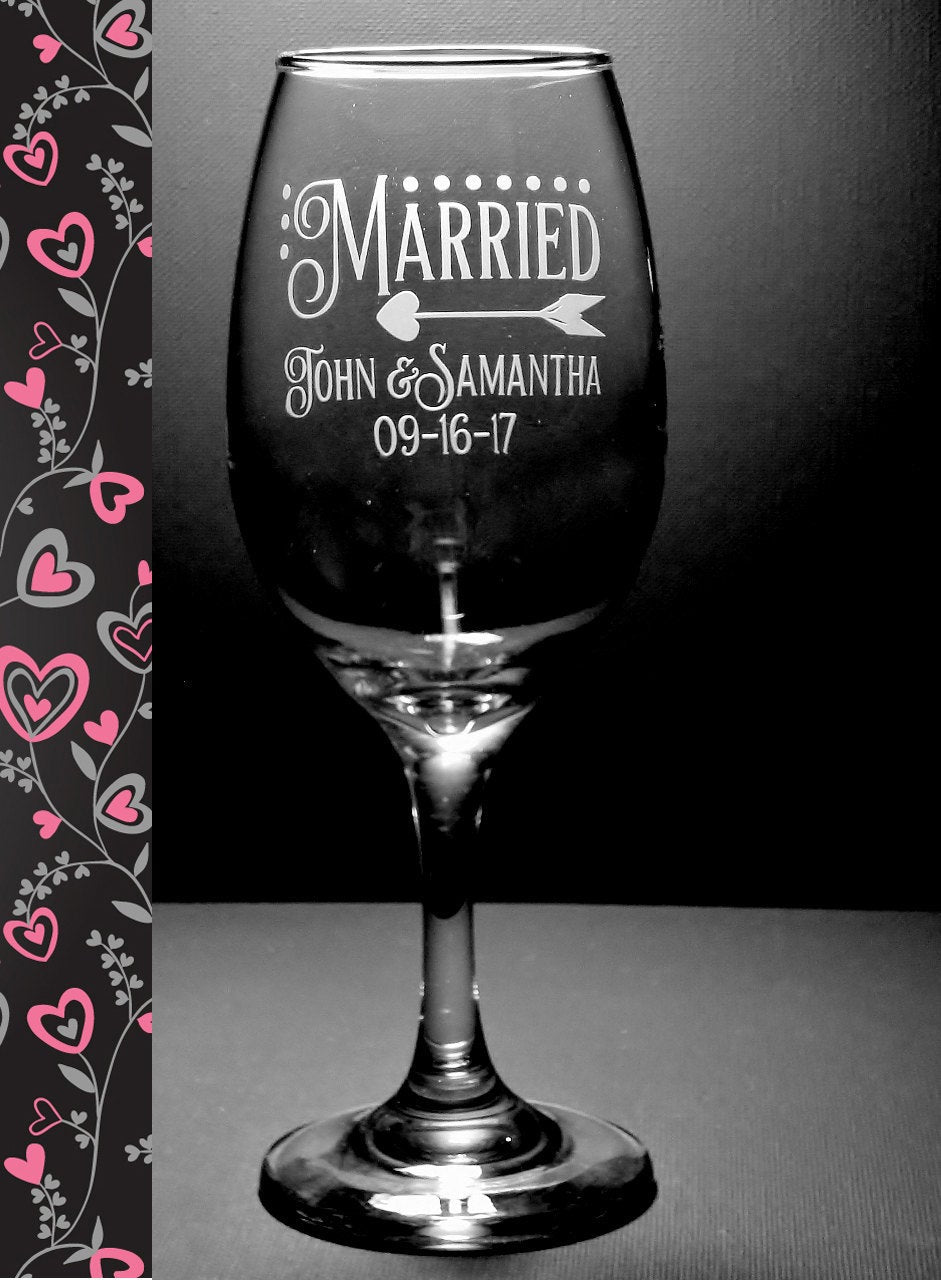 Painted Wine Glasses, Cute Wine Glasses, Newlywed Gift, Gift for Wine  Lovers, Wedding Presents, New Apartment Gift, Wine Glass Set 